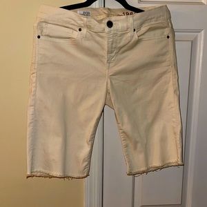GAP 1969 Bermuda shorts.